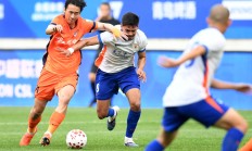 中超综合：“齐鲁德比”青岛爆冷　“升班马”重庆铜梁龙保持不败